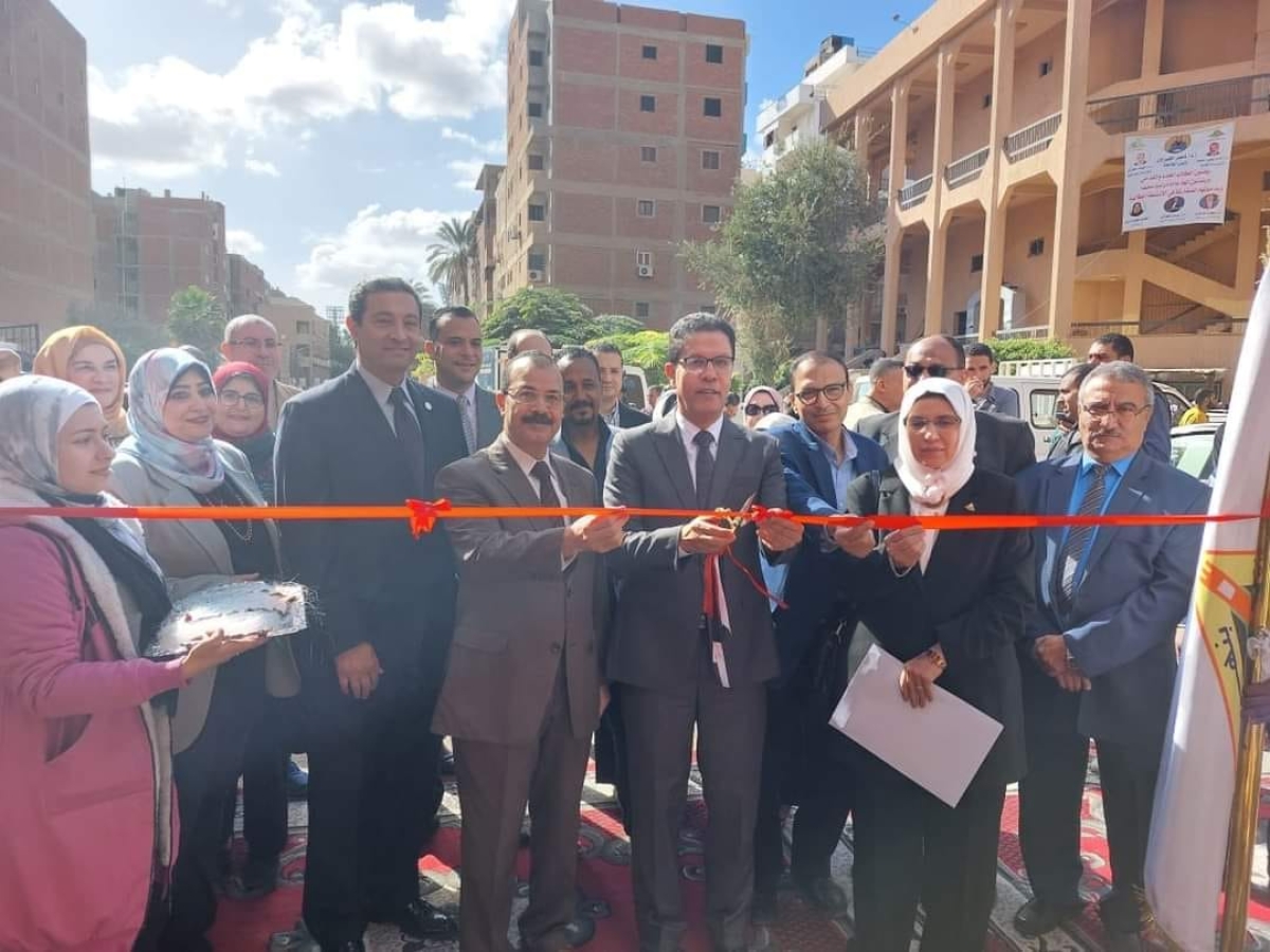 لخدمة المجتمع المحلى : "الجيزاوى" يفتتح معرض تسويق منتجات كليات جامعة بنها