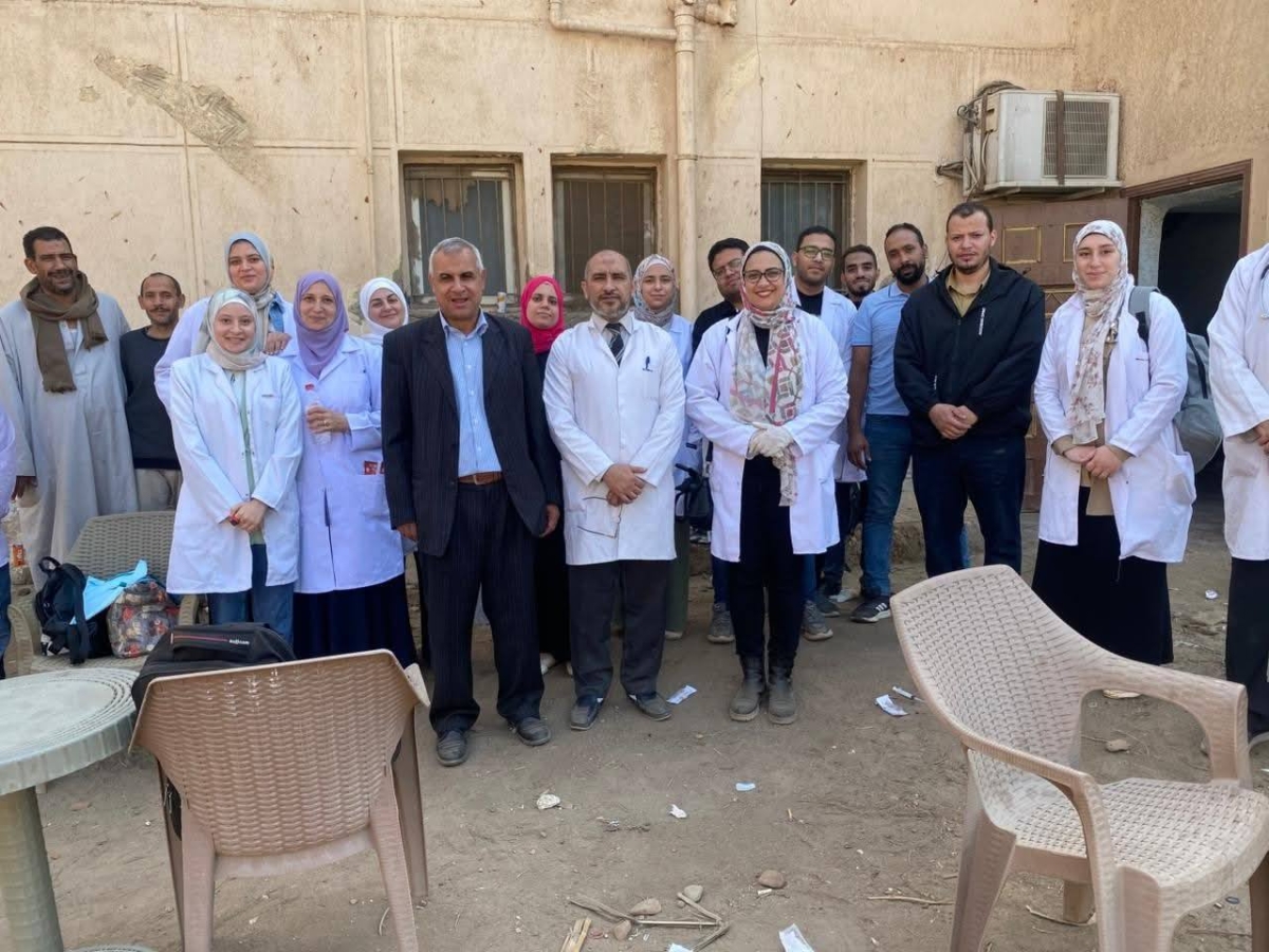 جامعة بنها ومؤسسة حياة كريمة ينظمان قافلة بيطرية بقرية بهرمس بمنشاة القناطر